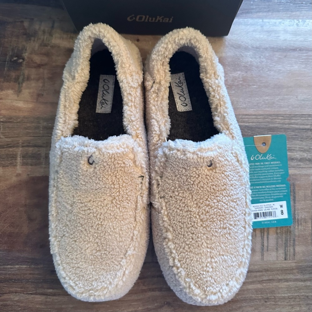 NWT Olukai Slipper
